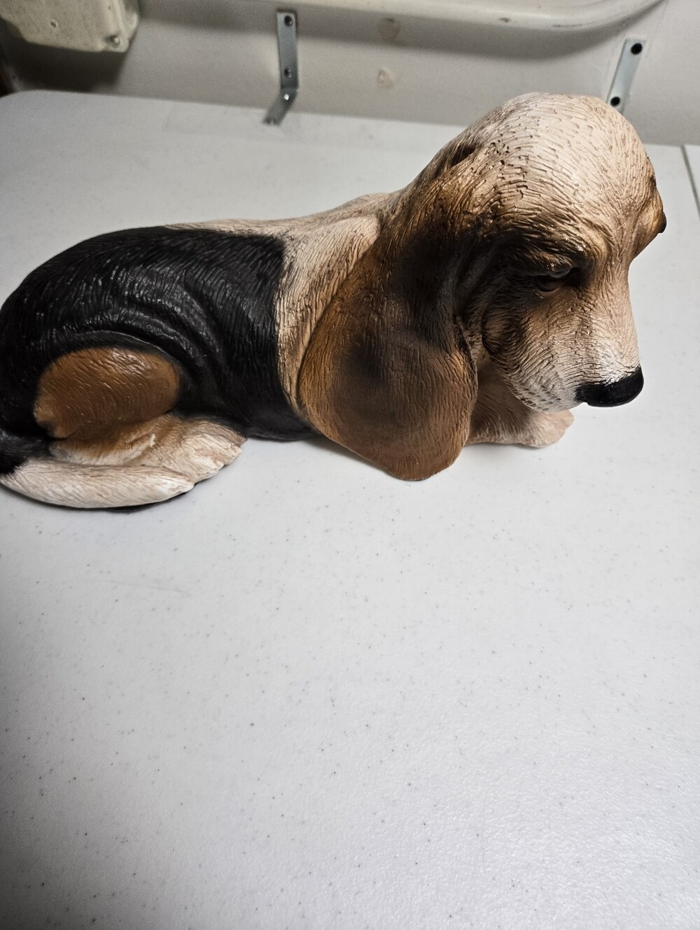 Vintage Basset Hound Dog statue figurine universal statuary 1983 #221 Good Cond